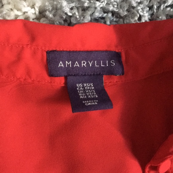 Pretty red button up blouse! - Picture 4 of 5